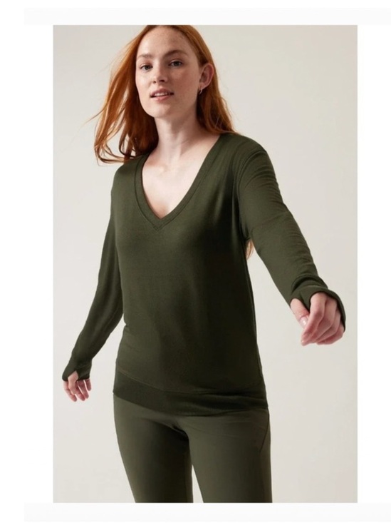 Athleta Tops - Athleta Sunrise V-Neck Sweatshirt in Aspen Olive - Size Small